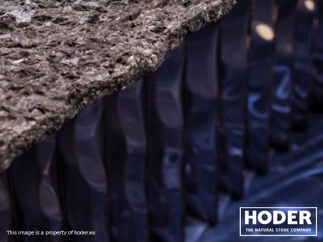 Harmonica Table Stone – a prototype by Oskar Zięta featuring a granite tabletop made of Granite 711 - zdjęcie numer 6