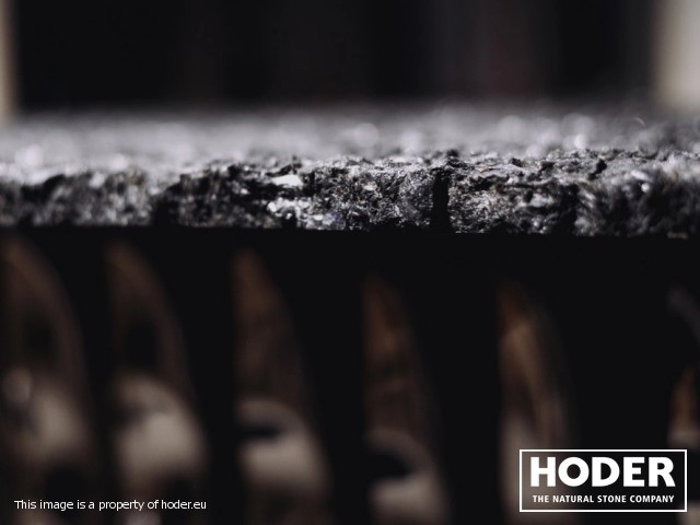 Harmonica Table Stone – a prototype by Oskar Zięta featuring a granite tabletop made of Granite 711 - zdjęcie numer 3